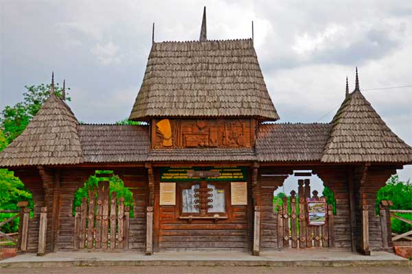 chernivtsi-muzei-narodnoi-arkhitektury-ta-pobutu