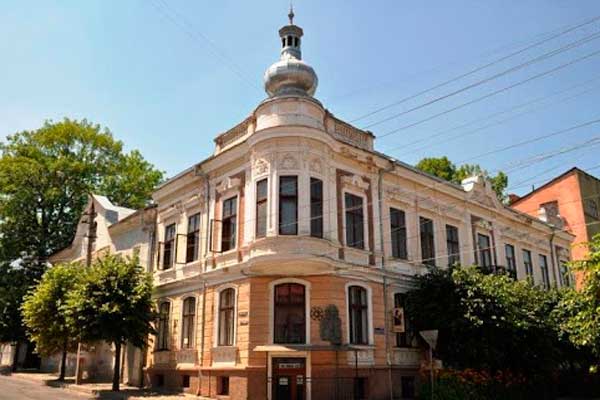 chernivtsi-oblasnyi-memorialnyi-muzei-volodymyra-ivasiuka